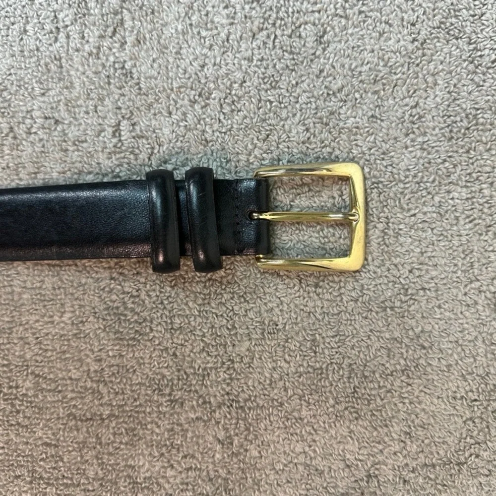Saks Fifth Avenue Mens Black Full Grain Leather Belt Gold Buckle Size 42 USA